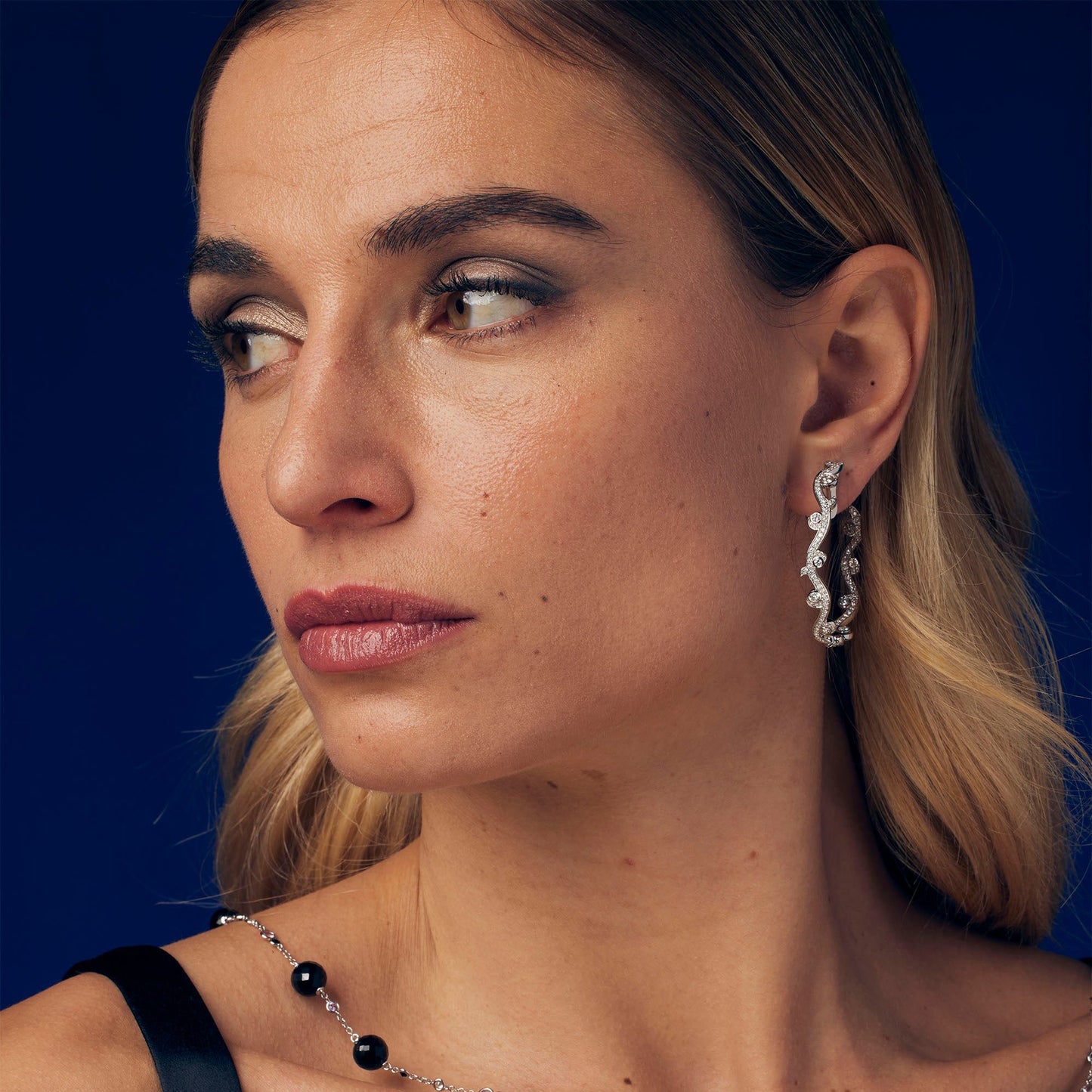 OMBRE & LUMIERE VEGETAL HOOP EARRINGS